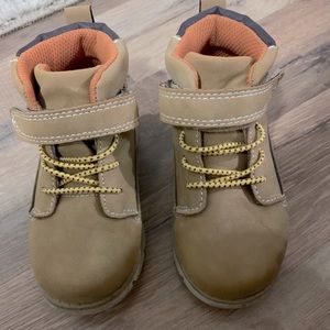 Toddler boots size 7 gently used
